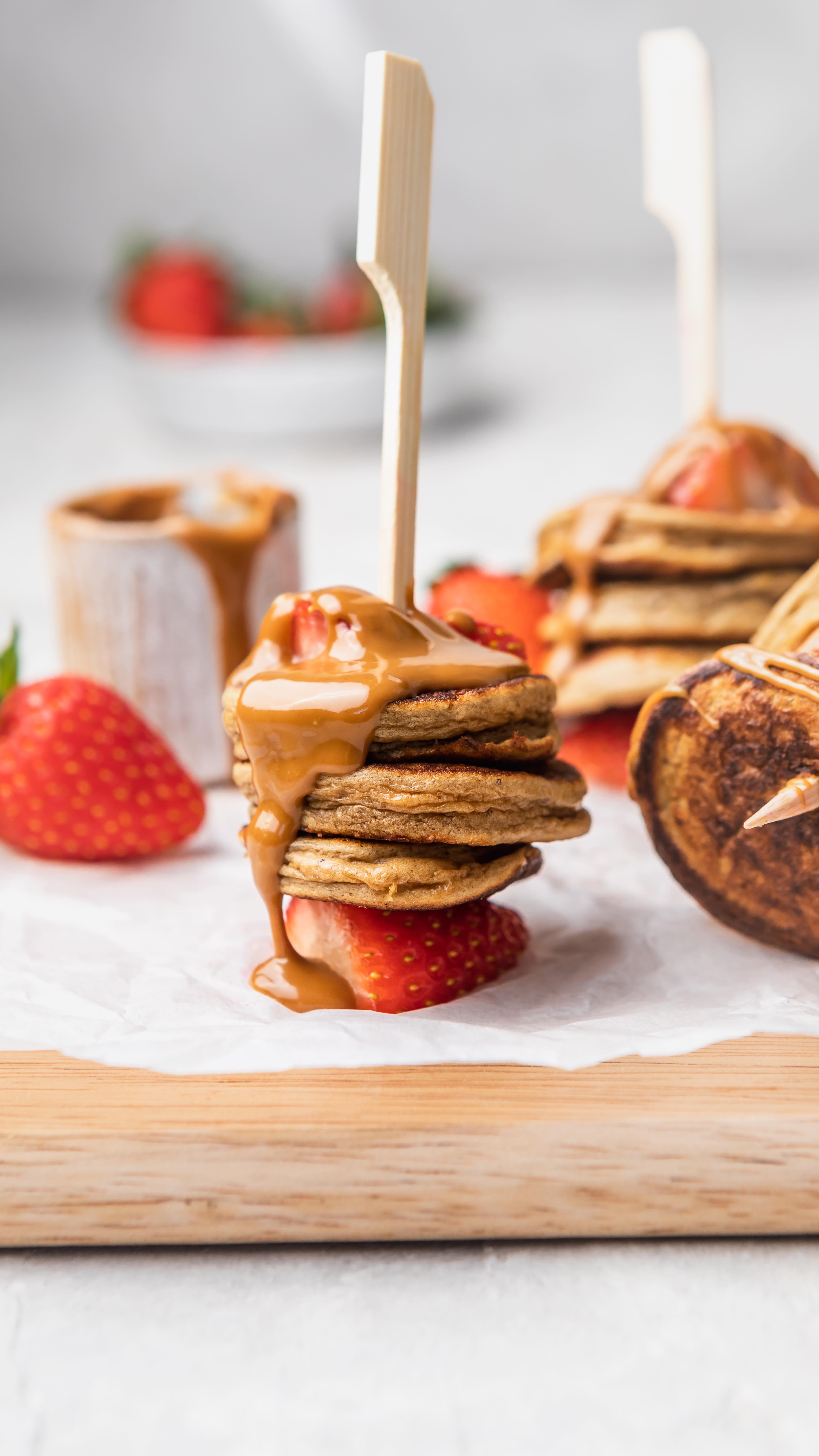 These Biscoff & Strawberry Pancake Skewers are the cutest breakfast idea! Using your usual pancake mix, create little discs, thread onto skewers with strawberries and drizzle over the Biscoff spread! Latest recipe created for @believe.bykimfrench 🙌🏻
